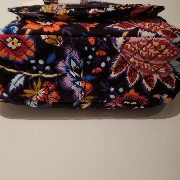 SOLD! Vera Bradley Carson Mini Shoulder Bag - Picture 8 of 9